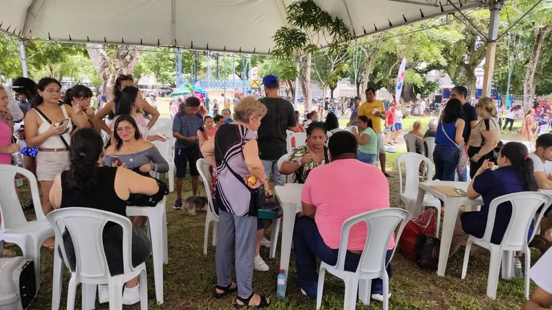 Em parceria com o Hospital Municipal Veterinário Dr. Vahia, a Secretaria também ofereceu atendimento veterinário e cadastro para consultas.