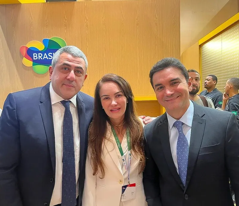 A secretária de Cultura e Turismo de Belém, Cilene Sabino, está em Madri representando a capital paraense. À direita, o ministro do Turismo, o paraense Celso Sabino. 