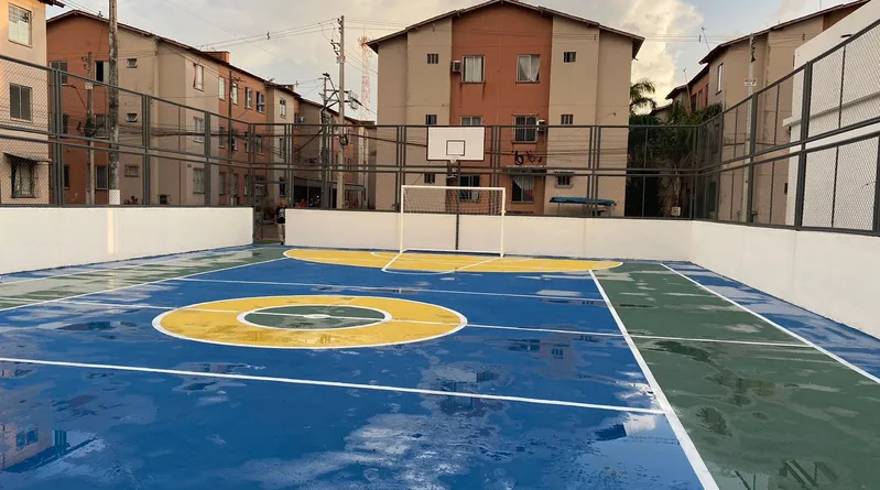 No conjunto Viver Maracá, em Icoaraci, a praça recebeu salão, quadra, praça, acessibilidade, nova quadra poliesportiva e nova iluminação