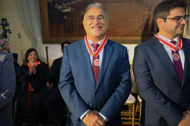 Medalha representa reconhecimento da Justiça Eleitoral com o compromisso demonstrado com a democracia.