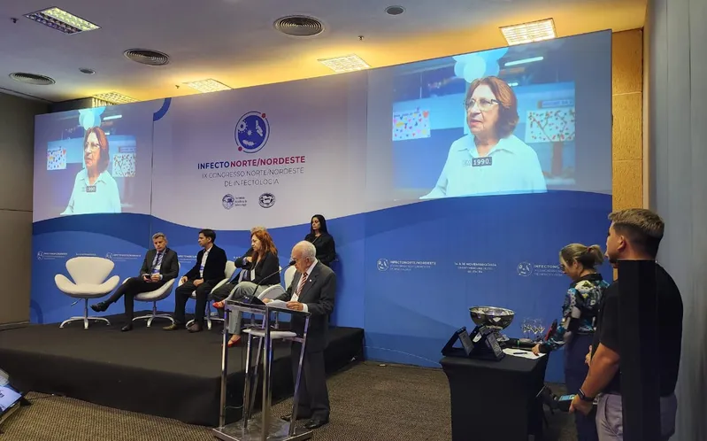 Durante a cerimônia, um vídeo foi apresentado, destacando a trajetória de Nazaré Athayde, que teve seu nome aclamado entre todos os membros do congresso para receber a homenagem