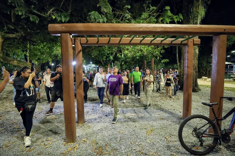 Obra concluída - Reforma e revitalização da Praça Batista Campos  <div class='credito_fotos'>Foto: DINEI SOUZA / AG.BELÉM   |   <a href='/midias/2025/originais/c3d904d6-1030-43ca-905b-dce21e1791bc.jpg' download><i class='fa-solid fa-download'></i> Download</a></div>