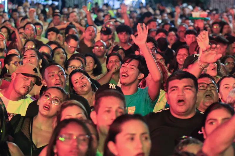 Mais de 75 mil pessoas prestigiaram os dois dias de evento no Portal da Amazônia <div class='credito_fotos'>Foto: Jader Paes   |   <a href='/midias/2025/originais/c5022a02-5ccd-493e-a46e-6103dc46d6c5.jpg' download><i class='fa-solid fa-download'></i> Download</a></div>