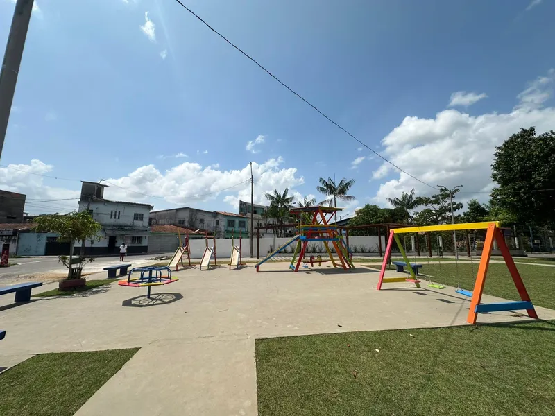 Praça do Uirapuru, no bairro Maracangalha, também foi finalizada nesta semana do Natal. 