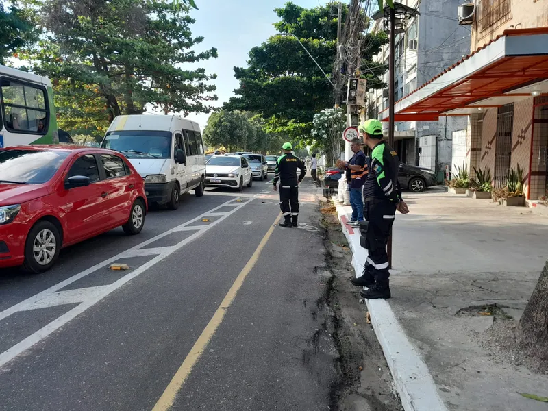 As ações contaram com o apoio dos agentes de trânsito da Semob, que fiscalizaram o trânsito e garantiram a segurança viária durante as abordagens