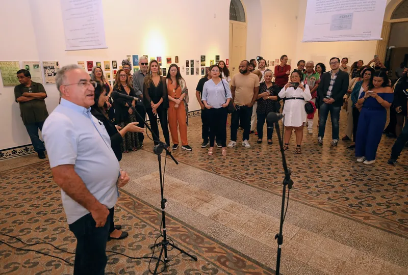 Exposição no Mabe homenageia o poeta e escritor João de Jesus Paes Loureiro <div class='credito_fotos'>Foto: DINEI SOUZA / AG.BELÉM   |   <a href='/midias/2025/originais/c93059ce-e1cb-4a35-a1fb-a29732df33d3.jpg' download><i class='fa-solid fa-download'></i> Download</a></div>