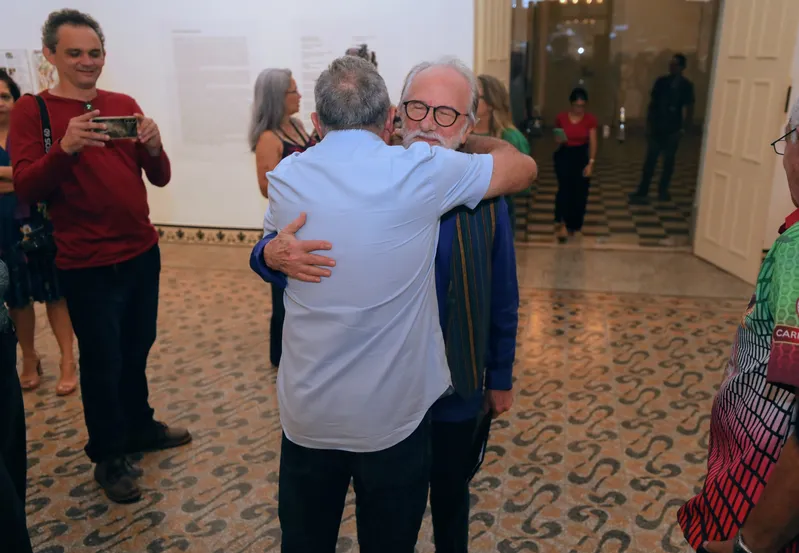 Exposição no Mabe homenageia o poeta e escritor João de Jesus Paes Loureiro <div class='credito_fotos'>Foto: DINEI SOUZA / AG.BELÉM   |   <a href='/midias/2025/originais/d4595cbb-6e94-465b-a9fb-232a28541ed3.jpg' download><i class='fa-solid fa-download'></i> Download</a></div>