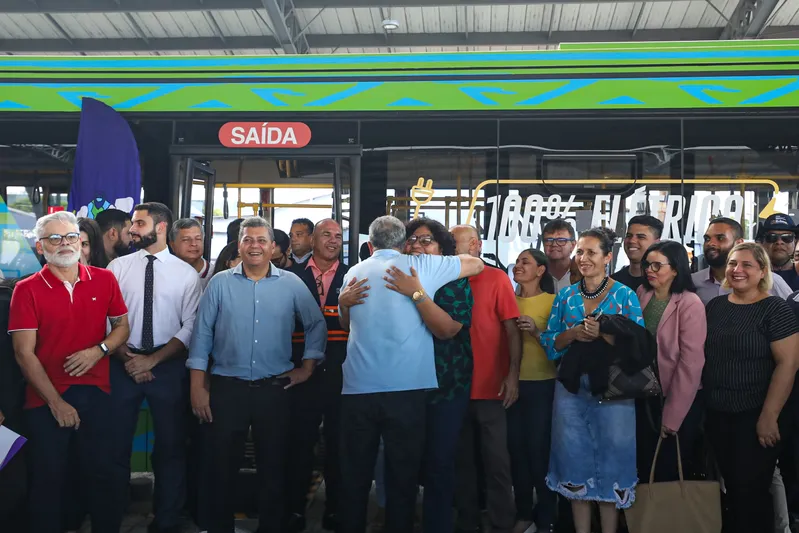 Transporte público - Apresentação dos primeiros ônibus elétricos de Belém <div class='credito_fotos'>Foto: Joyce Ferreira/Agência Belém/Comus   |   <a href='/midias/2025/originais/d4607969-c212-4837-8668-f3e649c15889.jpg' download><i class='fa-solid fa-download'></i> Download</a></div>