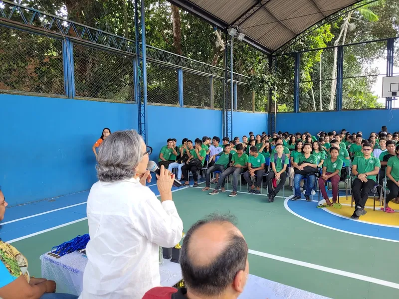 Secretária municipal de Educação, Araceli Lemos, destacou a importância do esporte na formação dos estudantes