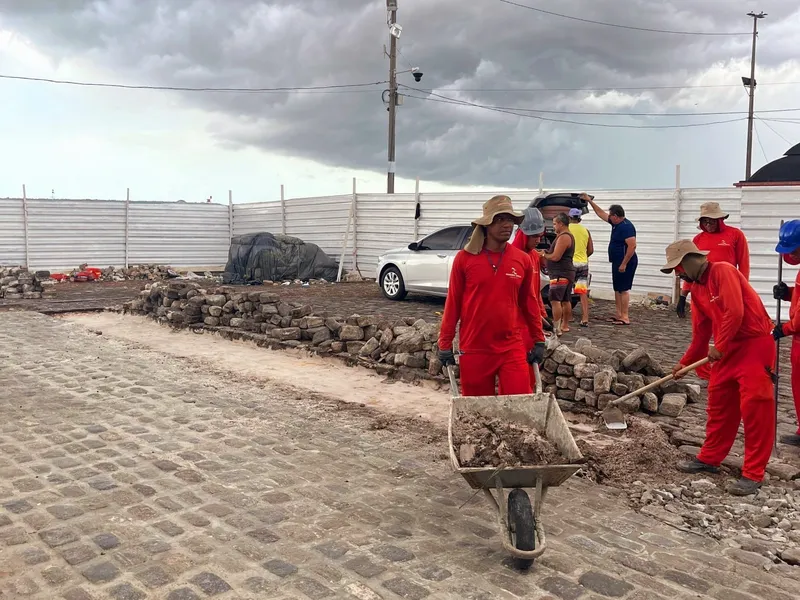 Na Feira do Açaí as obras foram antecipadas pela Prefeitura. Elas iniciaram em junho de 2024 e já avançaram em 65%, com previsão de entrega até o final deste mês de dezembro. 