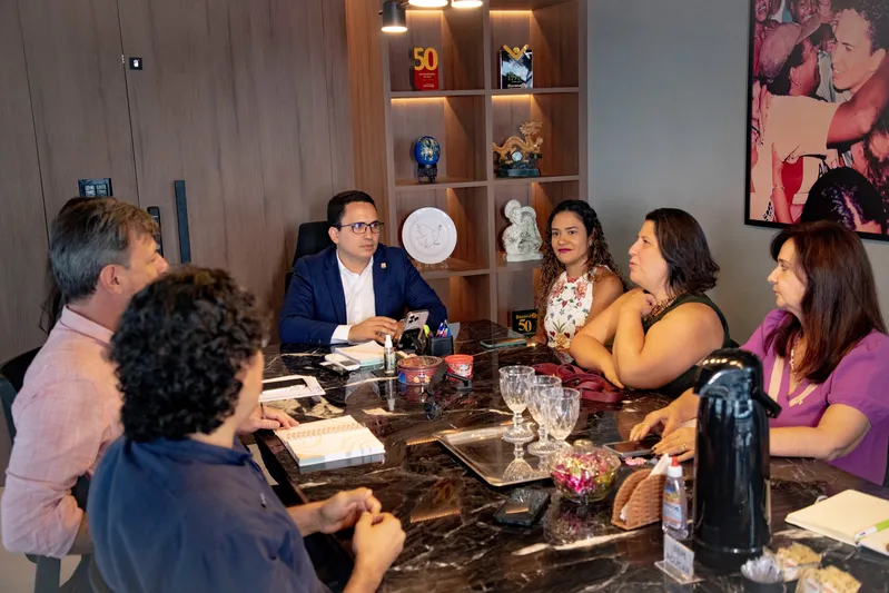 o vice-prefeito Cássio Andrade recebeu representantes do Estratégia Alimenta Cidades,  iniciativa do governo federal que visa aumentar o acesso a alimentos saudáveis