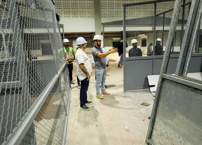 Prefeito vistoria o espaço destinado aos novos boxes para o trabalho dos permisssionários do Mercado de São Brás