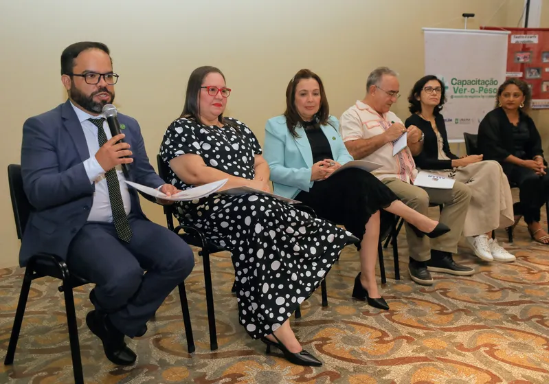 Pró-reitor se ensino da Unama (à esquerda) falou da parceria para proporcionar a qualificação aos trabalhadores do Ver-o-Peso.