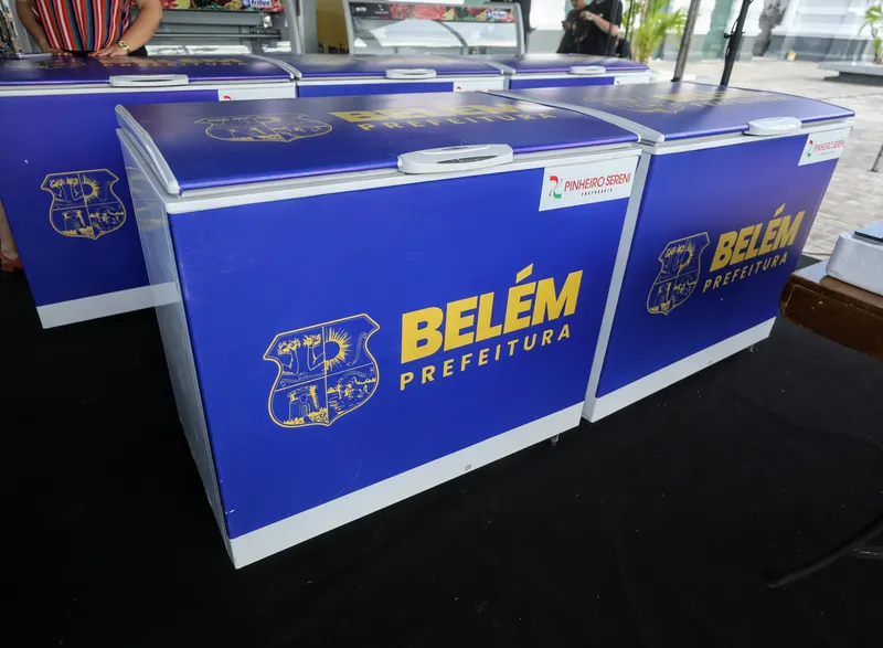 Permissionários do Mercado de São Brás recebem novos equipamentos <div class='credito_fotos'>Foto: DINEI SOUZA / AG.BELÉM | <a href='/midias/2025/originais/dcef69e0-e178-4a07-8189-8d0aa484c4a0.jpg' download><i class='fa-solid fa-download'></i> Download</a></div>