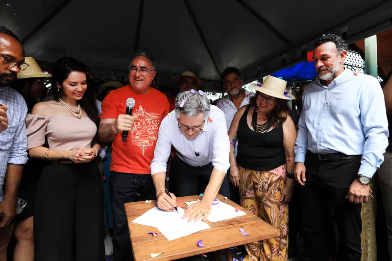 Parceria - Governo federal e Prefeitura anunciam segunda etapa da reforma do Ver-o-Peso <div class='credito_fotos'>Foto: MÁCIO FERREIRA / AG BELÉM   |   <a href='/midias/2025/originais/dd37cd06-3109-445a-95d1-8bcfcbe9df33.jpg' download><i class='fa-solid fa-download'></i> Download</a></div>