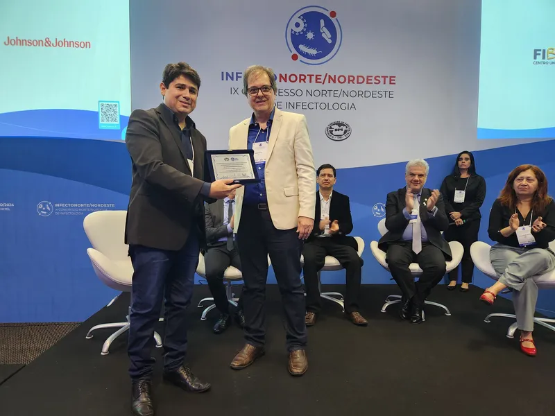 No evento, filho de Nazaré Athayde, Victor Athayde,  recebeu a homenagem em nome da mãe 