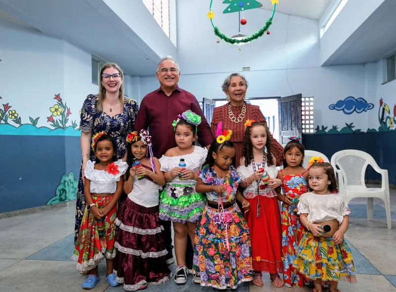 O prefeito de Belém, Edmilson Rodrigues, e a secretária municipal de   Educação, Araceli Lemos, entregaram a unidade ampliada.