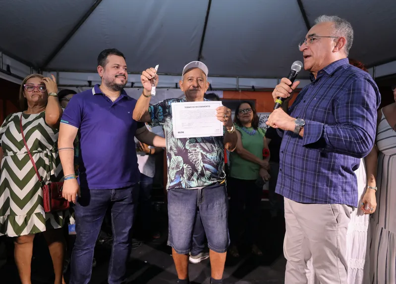 O aposentado Franscisco da Silva comemora a conquista da casa própria na gestão do prefeito Edmilson Rodrigues.