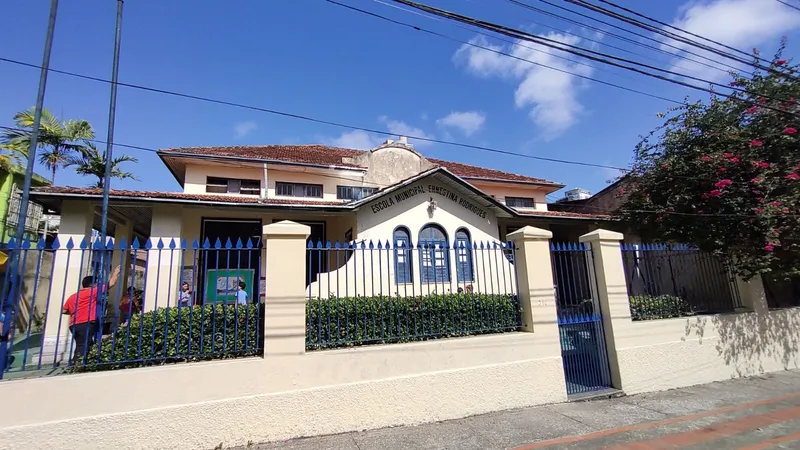 A escola Ernestina Rodrigues é a mais antiga da rede municipal de Educação de Belém.