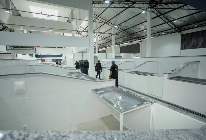 A estrutura passou por renovação completa e a iluminação eficiente permite trabalho até no período da noite.