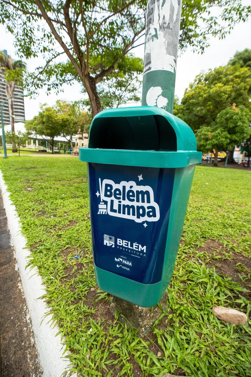 Mais de 150 novas lixeiras já foram instaladas e a cidade vai ganhar novas nos próximos dias.