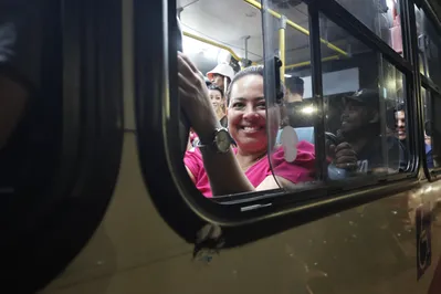 Ônibus de graça garante ao público retorno seguro para casa