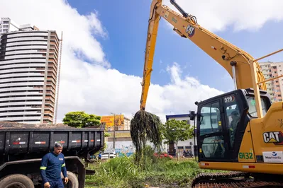 Megaoperação para combater alagamentos em Belém prioriza limpeza de canais