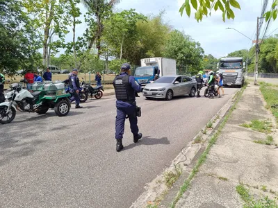Operação fiscaliza e recolhe veículos irregulares no distrito da Sacramenta