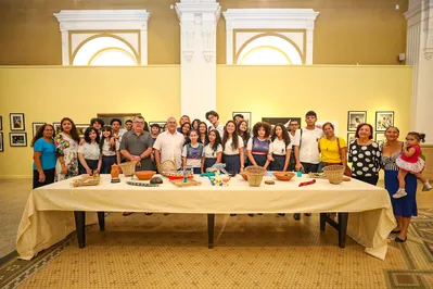 Exposição é inaugurada em Belém promovendo o diálogo entre o acervo do Mabe e o Ver-o-Peso