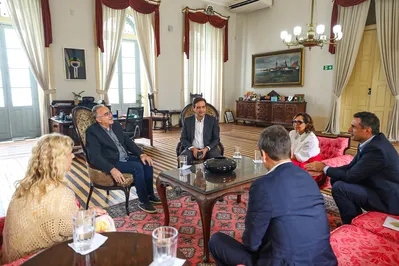 Comitiva de empresa aérea de Portugal visita o prefeito de Belém