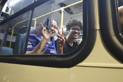 Galeria: Ônibus de graça garante ao público retorno seguro para casa