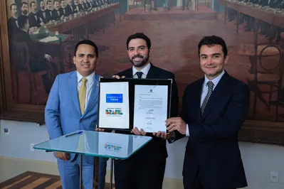 Prefeito Igor entrega medalhas e assina convênio para monumento da COP30