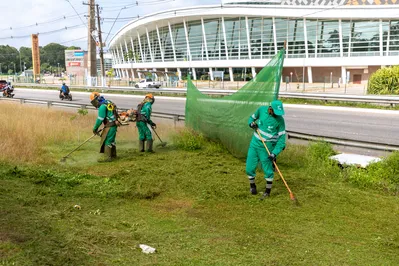 Mutirão mobiliza 600 profissionais de limpeza em avenidas de Belém